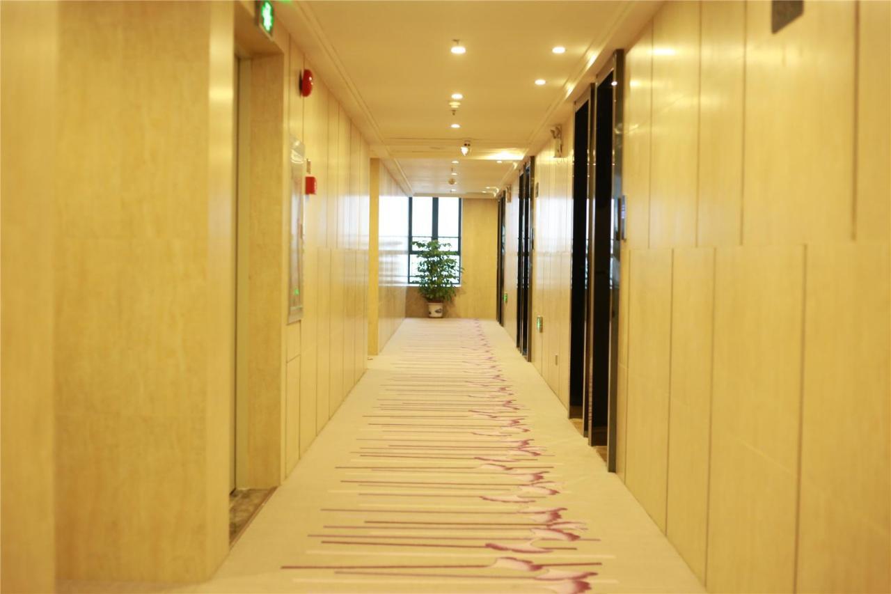 Lavande Hotel Guangzhou Shibi Metro Station Exterior photo