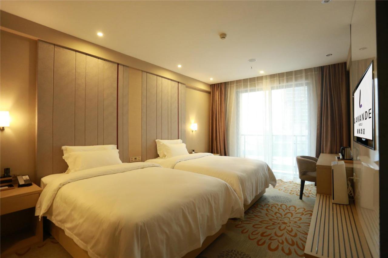 Lavande Hotel Guangzhou Shibi Metro Station Exterior photo